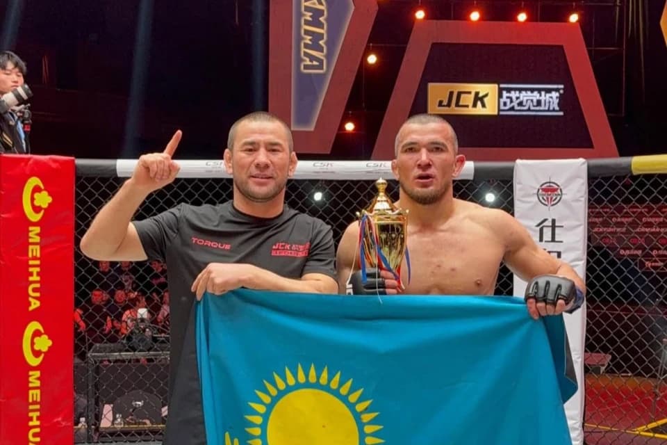 Көшен Ақанов Қытайдағы жекпе-жекте жеңіске жетті