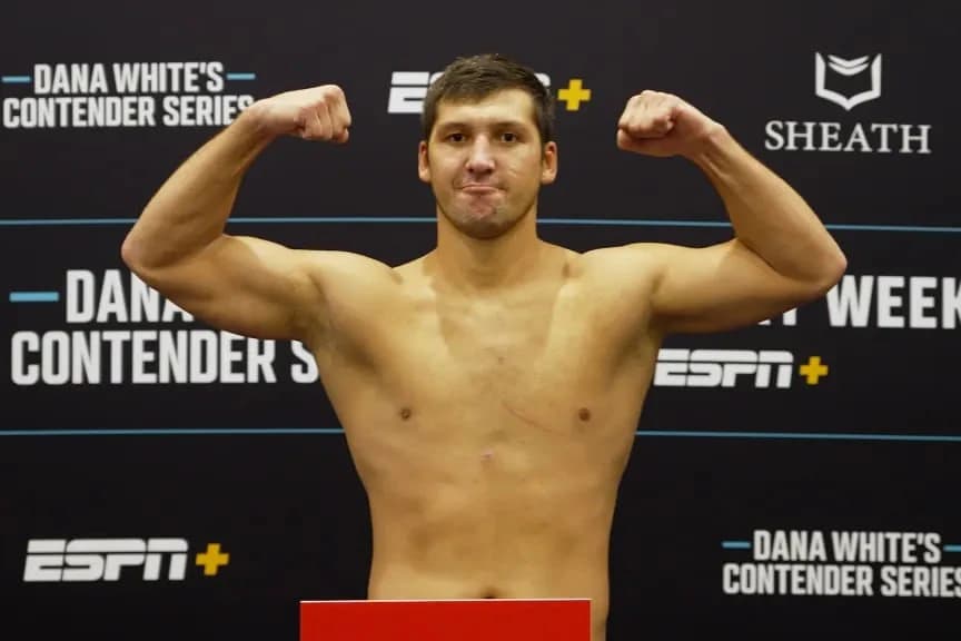 Дияр Нургожай прошел процедуру взвешивания перед боем за контракт UFC