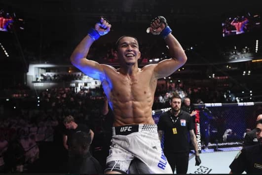 Алмабаев финишировал Переза на турнире UFC в Катаре