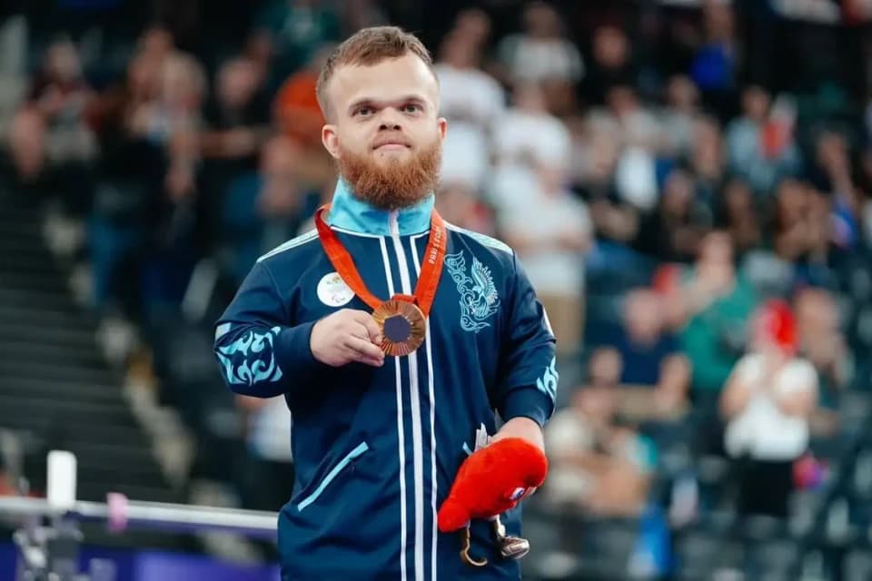 Жарысқа аттанарда жүлдесіз келмейтінін айтты: Давид Дегтяревтің анасы