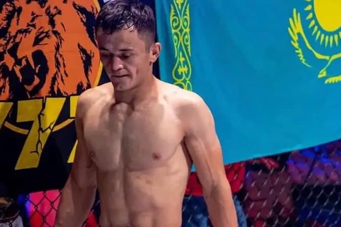 Жумагулов дал совет Алмахану после поражения от Нурмагомедова