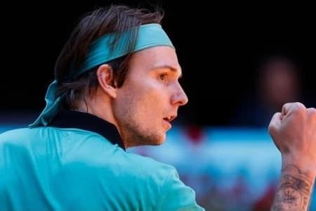 Александр Бублик вышел в четвертьфинал турнира в Риме
