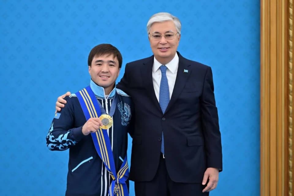 Бауырым, сөзіңде тұрдың: Тоқаев Сметовтің Олимпиададағы жеңісін жоғары бағалады