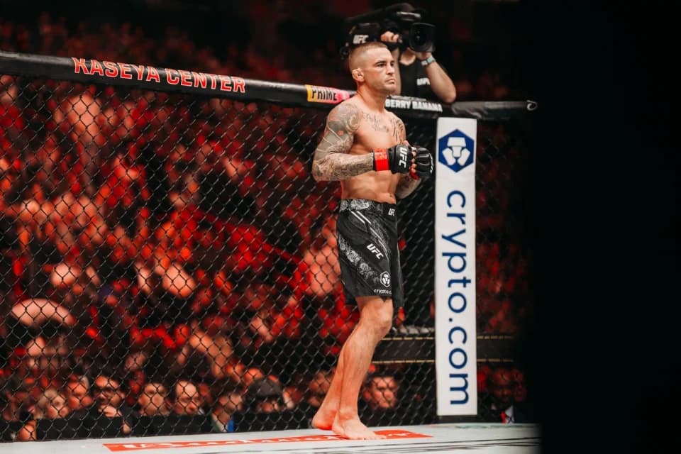 Дастин Порье одержал победу нокаутом на UFC 299 (ВИДЕО)