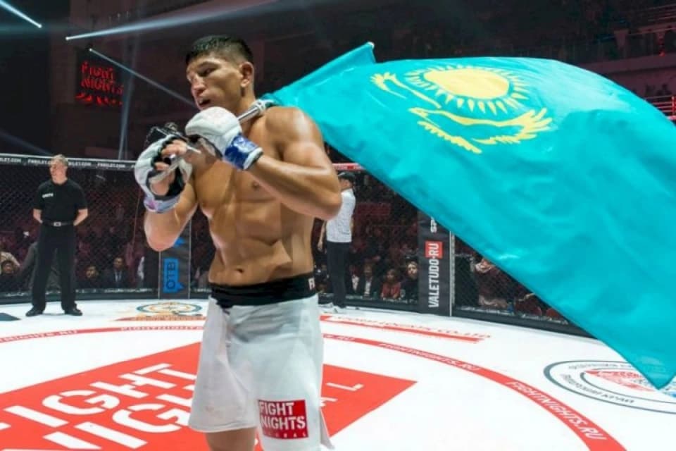 Куат Хамитов прошел взвешивание перед поединком со Шлеменко
