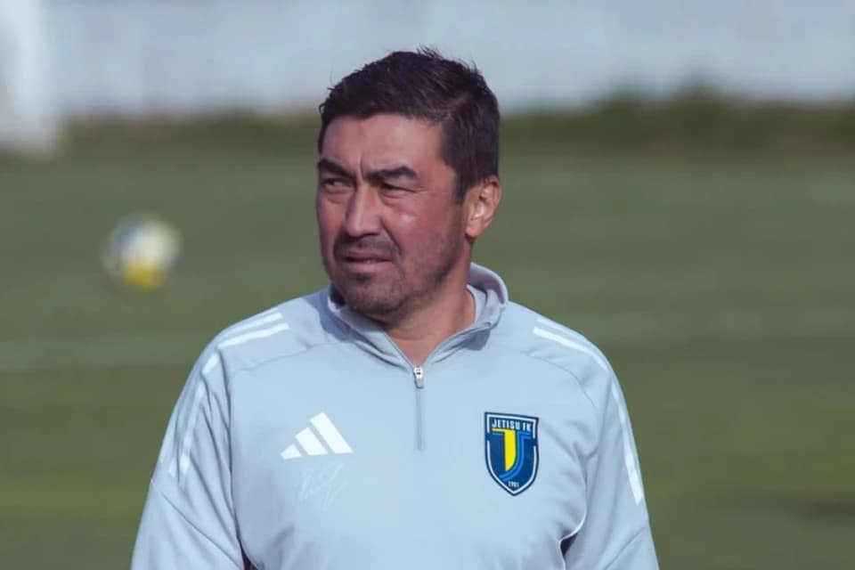 Cамат Смаков против бывшего клуба. Где и во сколько смотреть матч «Жетысу» - «Кайрат»