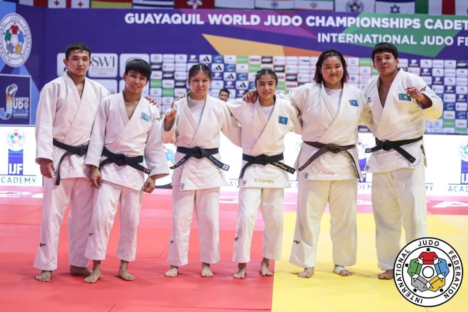 Сборная Казахстана по дзюдо стала Чемпионом мира в смешанном командном турнире