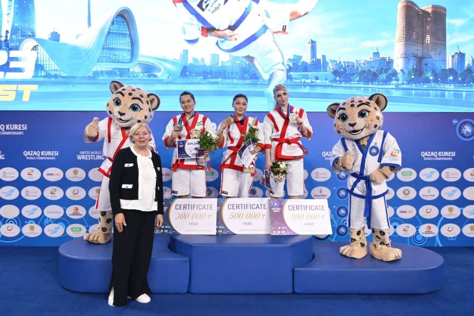 Девушки принесли два золота сборной Казахстана на Чемпионате мира по казакша курес