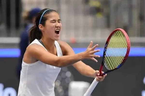 Куламбаева вылетела в одиночке, но вышла в полуфинал в паре на турнире ITF в Аргентине