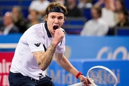Александр Бублик Роттердамда жарыс жолынан шығып қалды