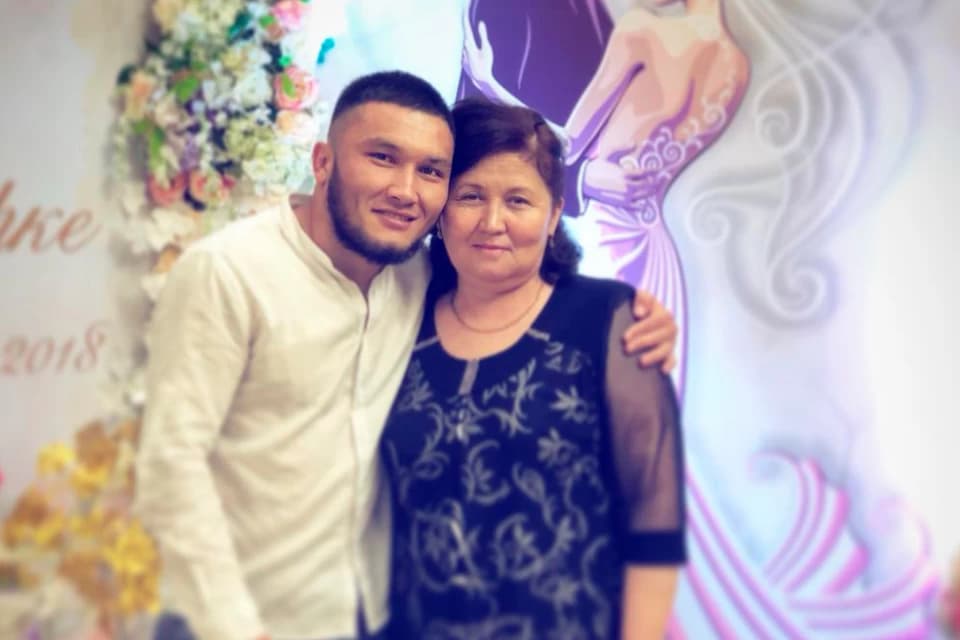 Жұман Жұмабеков: Өмірдегі қорғаушым да, қолдаушым да - анам