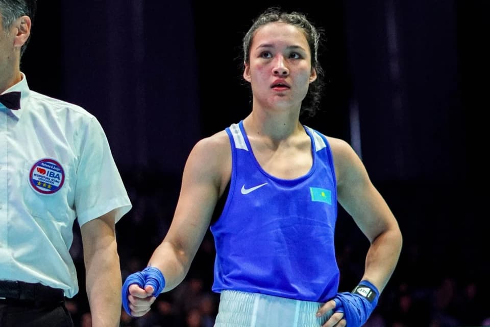 Жайна Шекербекова и Элина Базарова вышли в финал ЧРК по боксу