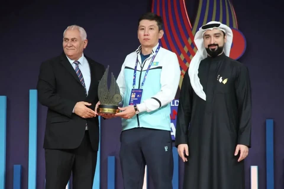 Ауыр атлетикадан Қазақстан құрамасы әлемнің үздік үштігінде