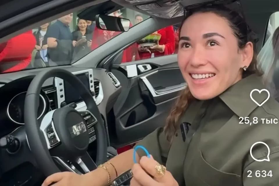 Айдарбек Қожаназаров көлік сыйлаған Әбиба Әбужақынова Respublica партиясына өте ме?
