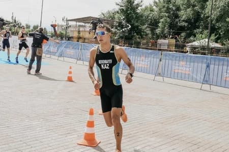 Казахстанский спортсмен стал вторым на Кубке Азии по триатлону