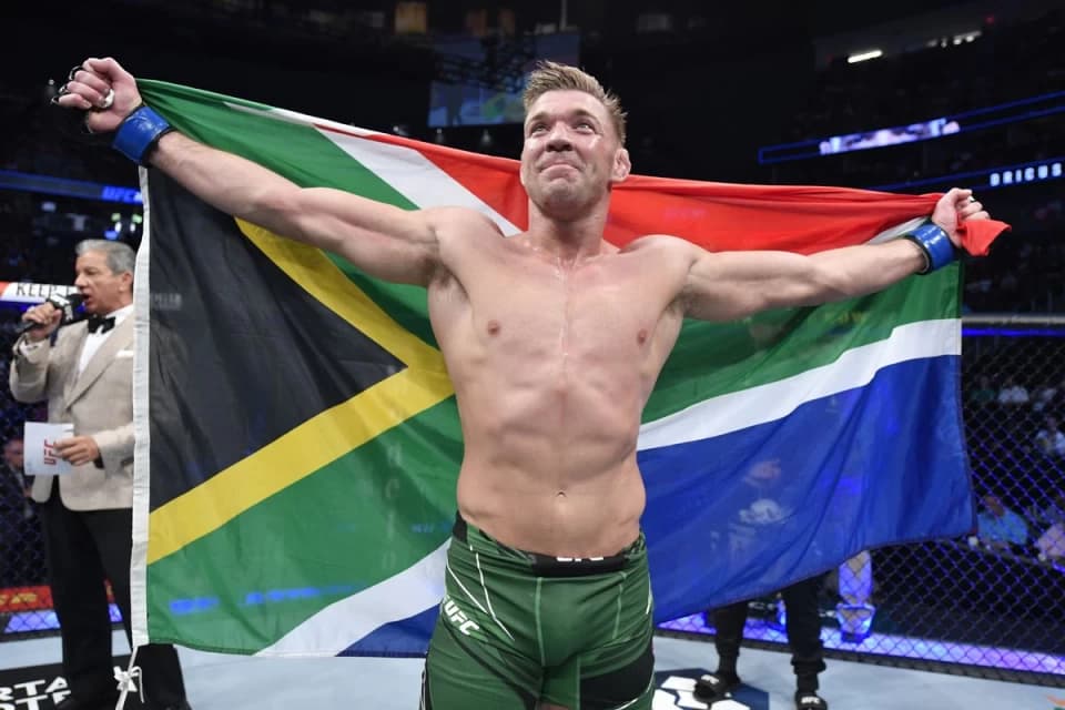 Шон Стрикленд не сумел защитить чемпионский титул UFC