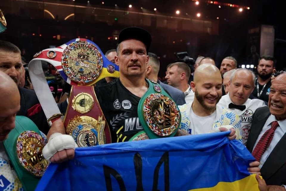 Александр Усик добровольно отказался от пояса IBF