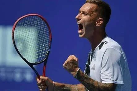 Денис Евсеев победил сеянного теннисиста в квалификации турнира ATP 250 в Гонконге
