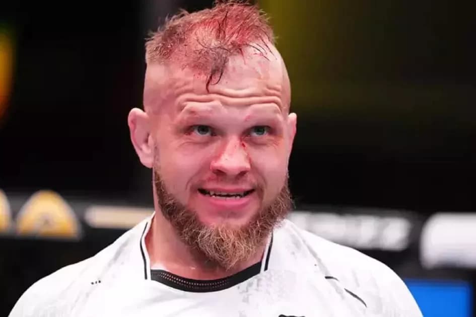 UFC турнирінің басты жекпе-жегі тұншықтырумен аяқталды