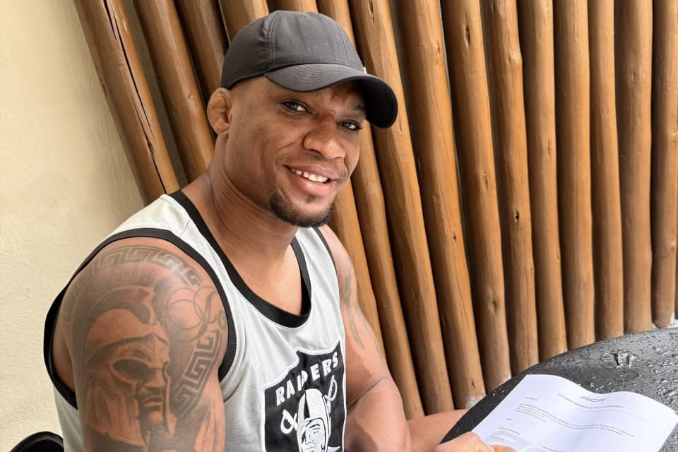 Топ UFC подписал контракт с АСА