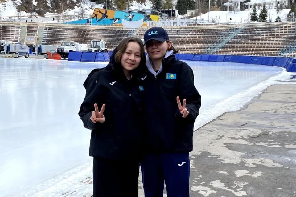 Знаменосец Казахстана на юношеской Олимпиаде-2024 рассказала о своем соперничестве с сестрой-близняшкой