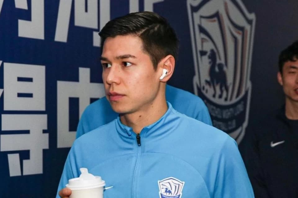 Казахстанский футболист принял участие в победной игре своего клуба в чемпионате Китая