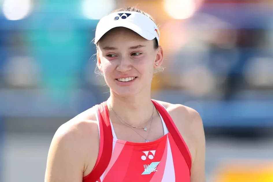 Елена Рыбакина с разгромом вышла в третий круг «тысячника» в Дохе