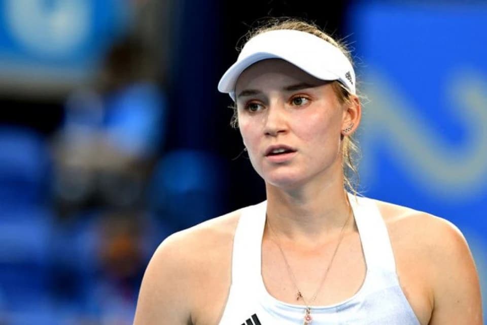Рыбакина с разгромом вышла в третий круг турнира WTA 1000 в Дубае