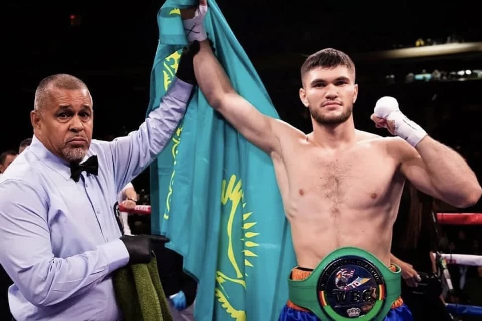 Қазақстандық Әли Ахмедов 40 жастағы боксшыны нокаутпен жеңді