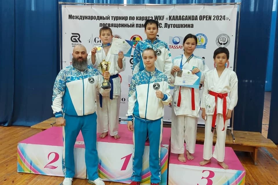 Алматинские каратисты выиграли четыре медали на международном турнире в Караганде
