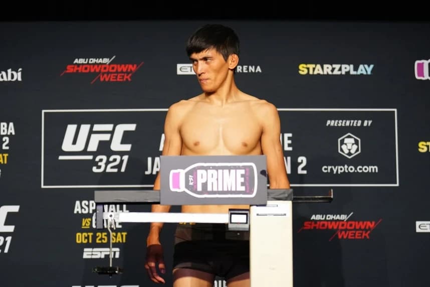 Азат Мақсұм UFC жекпе-жегі алдында салмағы шегінен асып, сыйақысының бір бөлігін қарсыласына бермек