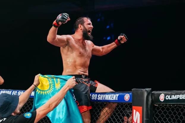 Расул Хатаев выиграл техническим нокаутом (видео)