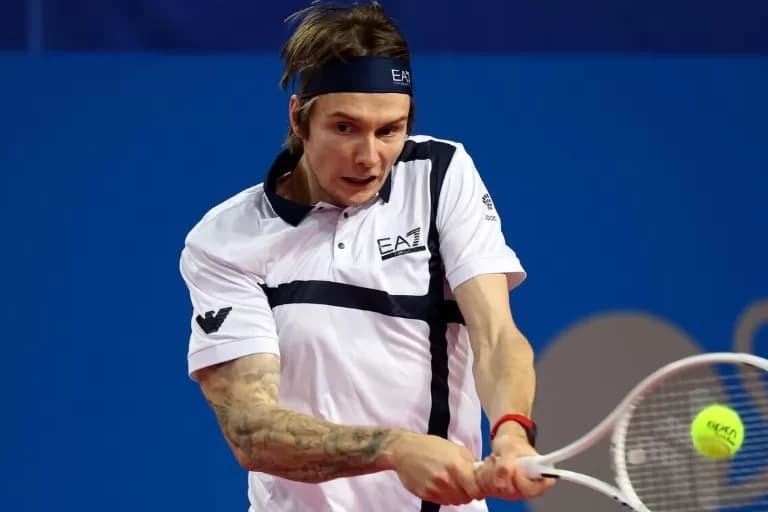 Александр Бублик ATP 500 турнирін сәтті бастады