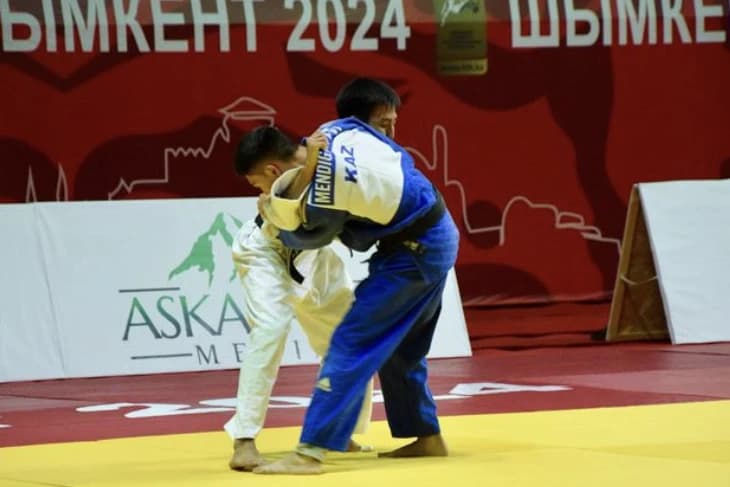 Командный зачет молодежного чемпионата РК по дзюдо выиграли представители Жамбылской области