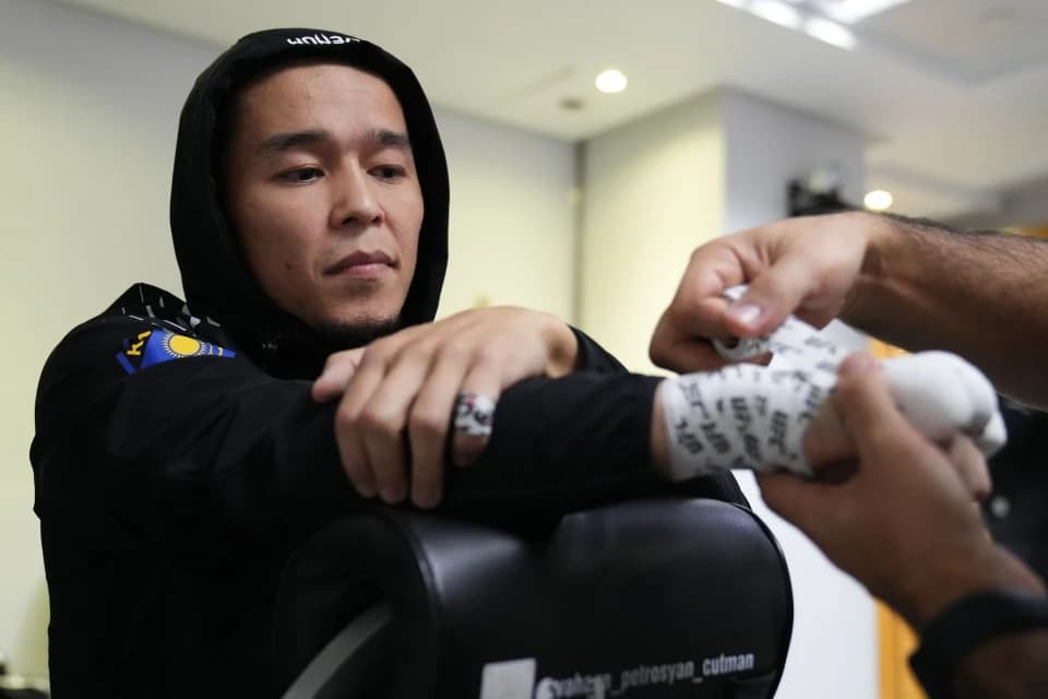 Асу Алмабаев потерял позицию в обновленном рейтинге UFC