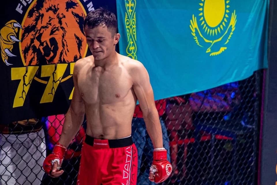 Бекзат Алмахан дебютирует в UFC против Нурмагомедова
