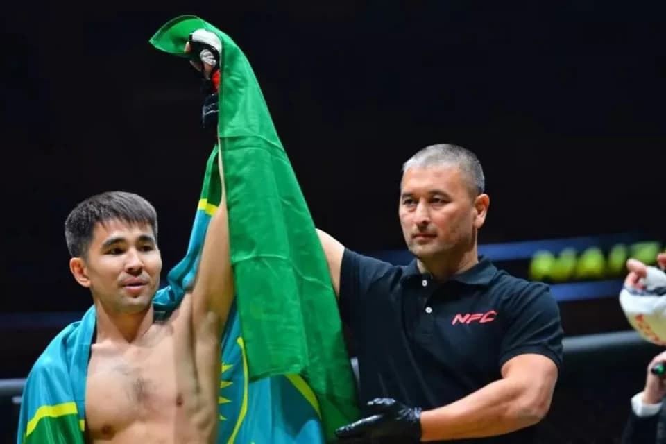 Казахстанец уступил в дебютном бое в Rizin