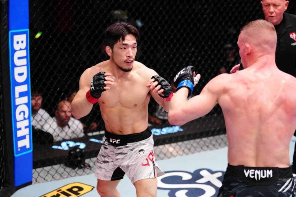 Бывший чемпион NAIZA дебютировал с победы в UFC