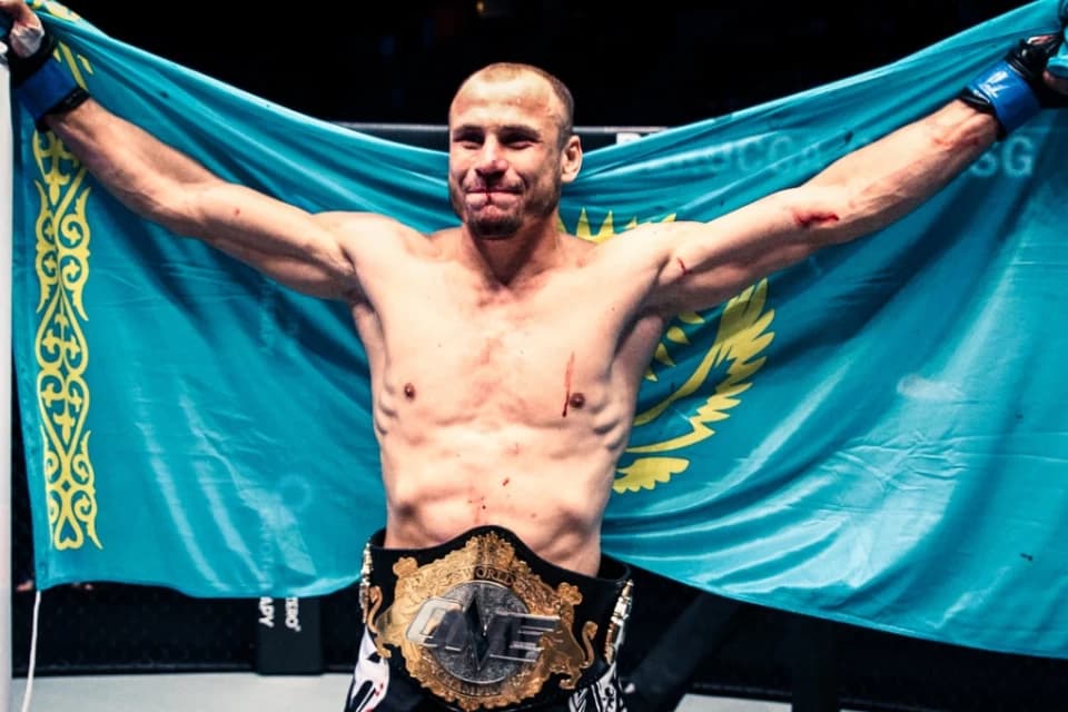 Экс-чемпион ONE из Казахстана выступит на турнире лиги RCC