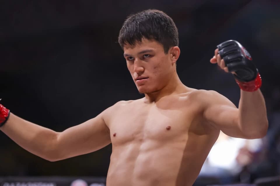 Жумагазы дебютировал в RIZIN
