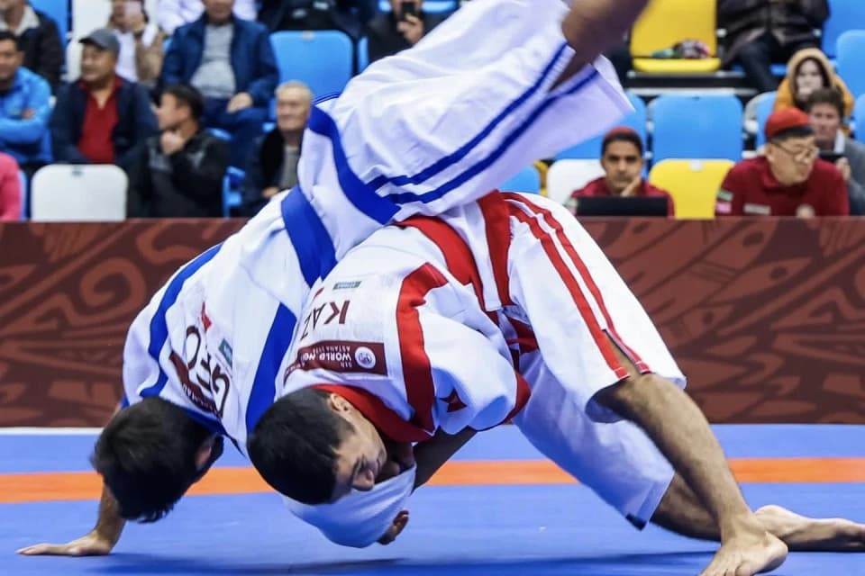 Қазақ күресінен алғашқы күні 8 балуан финалда