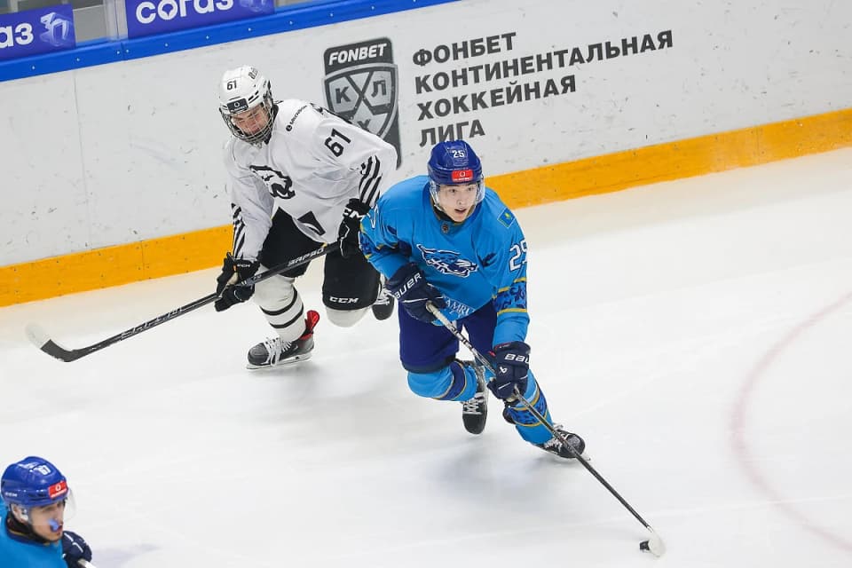 Марат Сагымбаев дебютировал в КХЛ