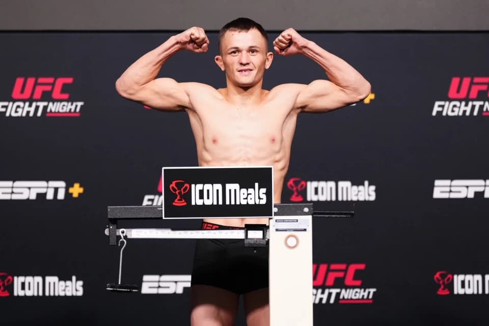 Алмахан в весе перед боем на UFC 315