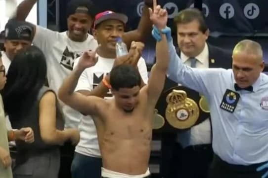 Непобежденный Эрик Роса завоевал титул чемпиона мира WBA