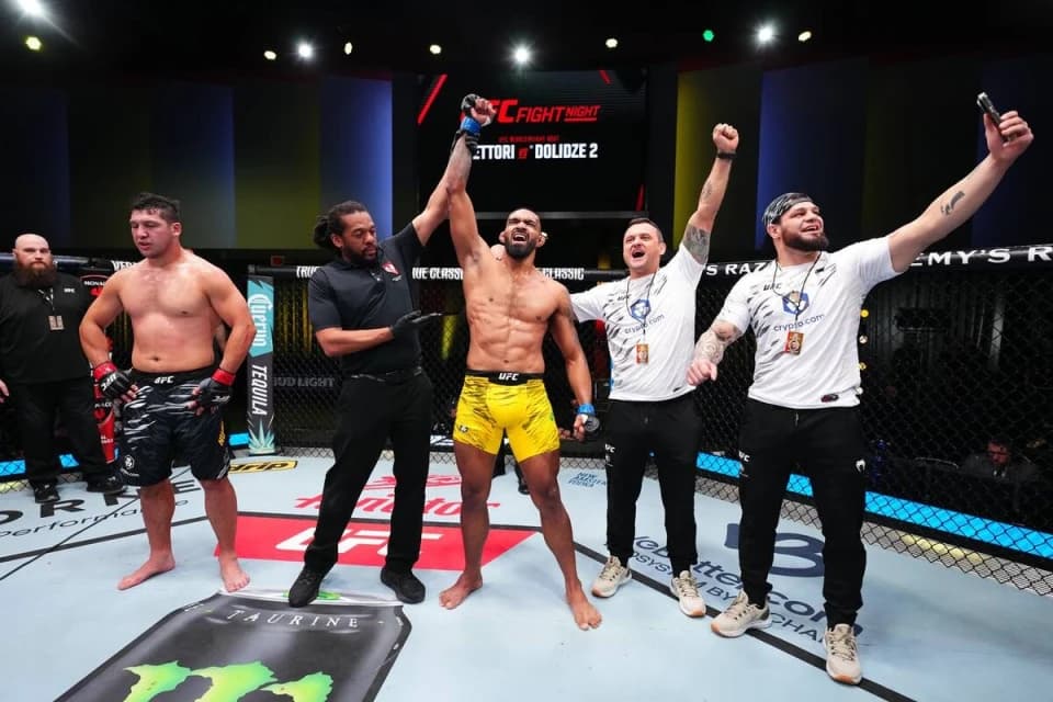 Дияр Нұрғожай UFC-дегі дебюттік жекпе-жегінде жеңіліске ұшырады
