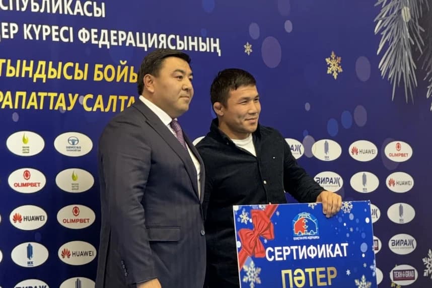 Кайпанову и Жадыраеву подарили квартиры