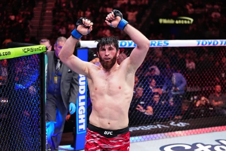 Магомед Анкалаев – UFC-дің жаңа чемпионы
