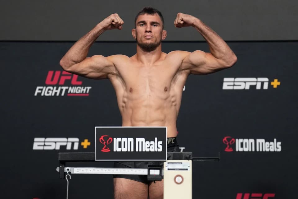 Соперник Веретенникова по дебюту в UFC не сделал вес