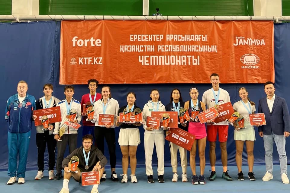 Григорий Ломакин и Сандугаш Кенжибаева стали чемпионами Казахстана по теннису
