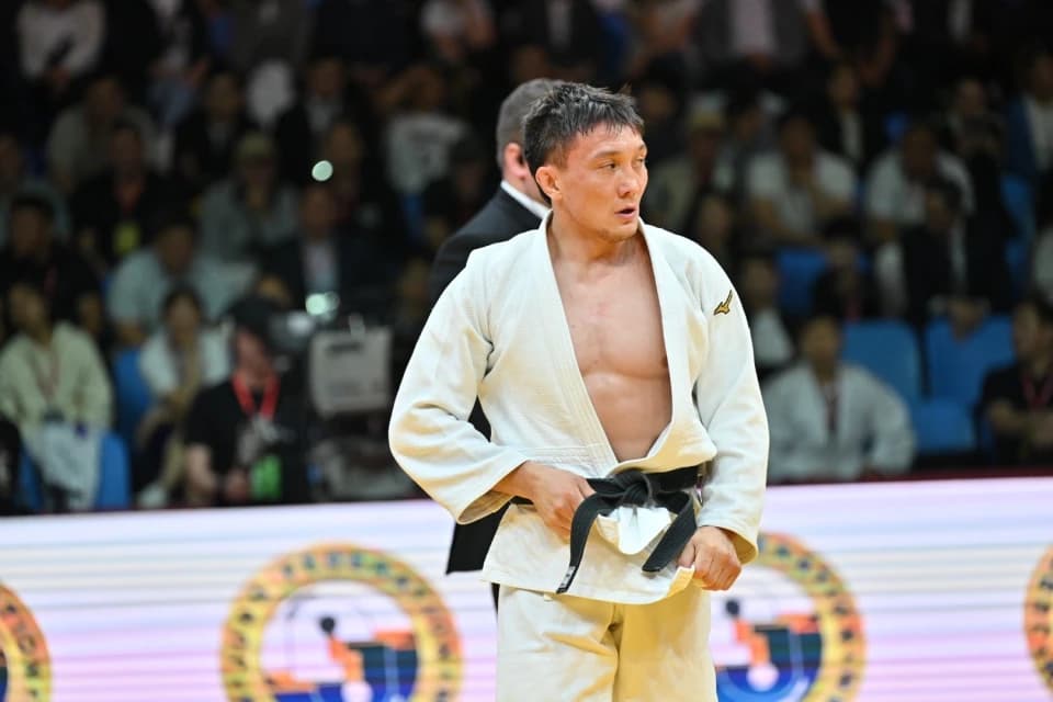 Есет Қуанов Олимпиада чемпионына есе жіберіп, жарыста өнер көрсетуін аяқтады